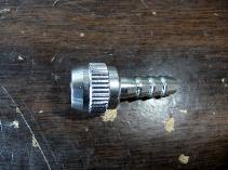Screw-on tire valve chuck
